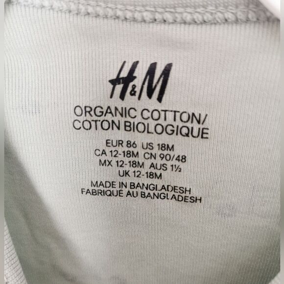 3/$20 H&M organic cotton onesie 12-18 m - Picture 3 of 4